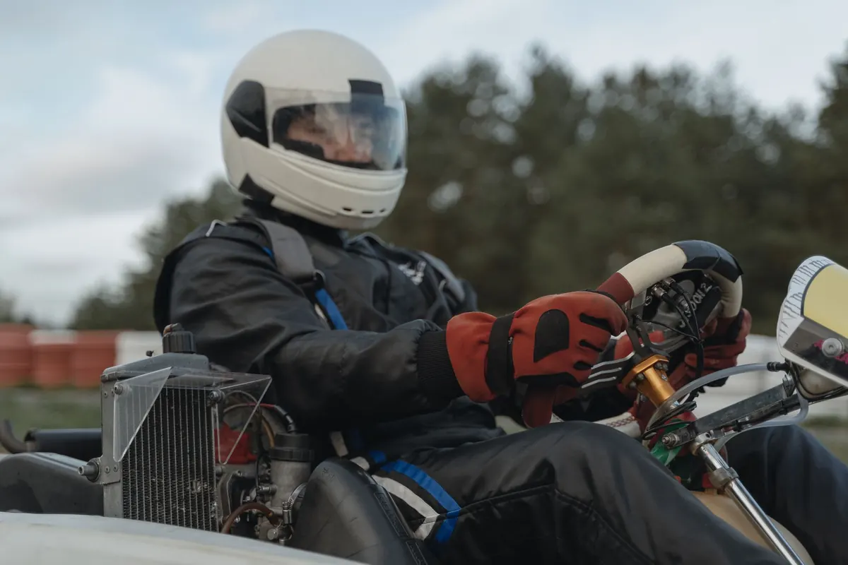 Drift Gear Essentials: Helmet, Harness and Fireproof Clothing Guide